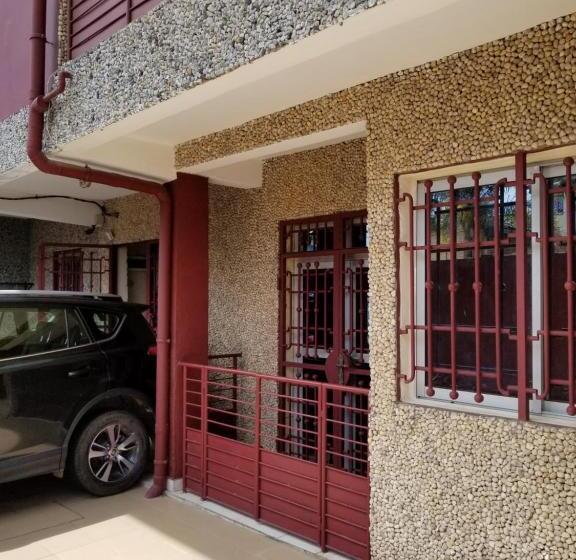 آپارتمان 1 خوابه, Stone House   Makepe, Douala