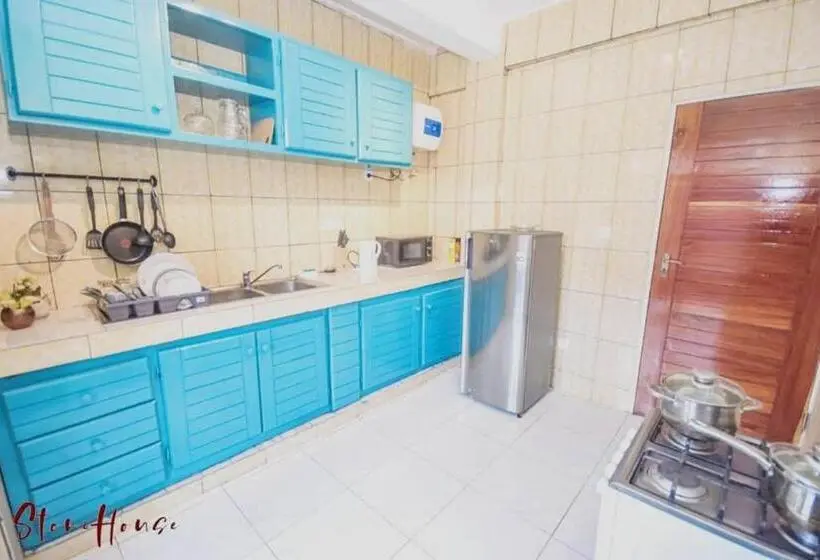 آپارتمان 1 خوابه همکف, Stone House   Makepe, Douala