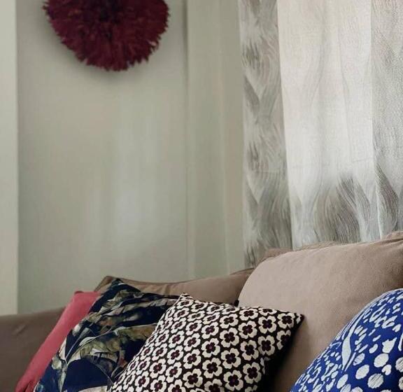 آپارتمان 1 خوابه, Stone House   Makepe, Douala