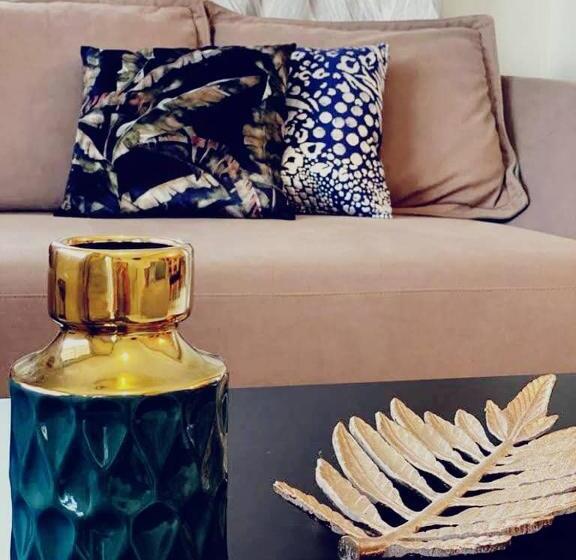 آپارتمان 1 خوابه, Stone House   Makepe, Douala