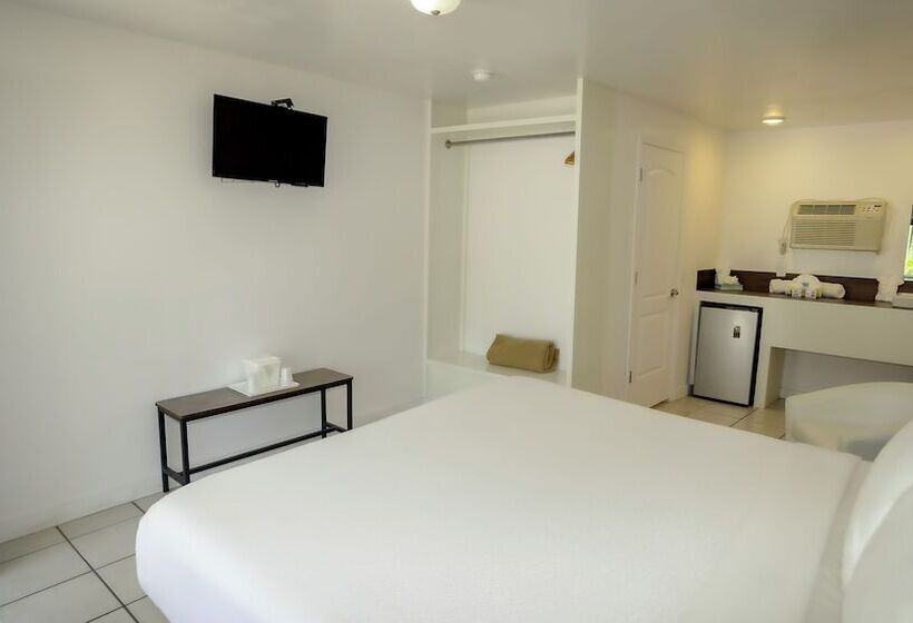 جناح, Banana Peel Lodge