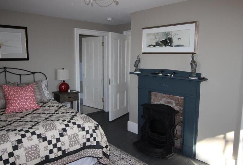 스위트, Maplehurst Manor Bed And Breakfast