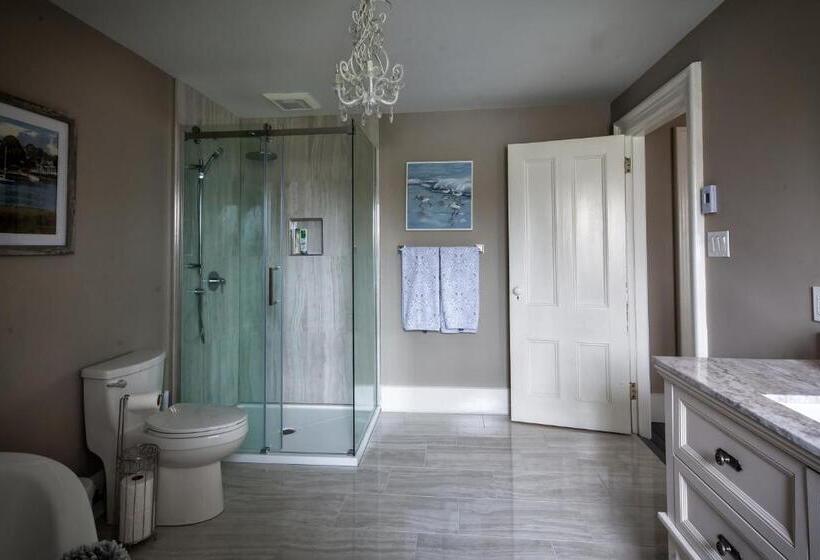 스위트, Maplehurst Manor Bed And Breakfast