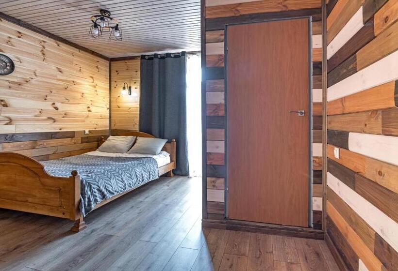 اتاق سوپریور, Familiia