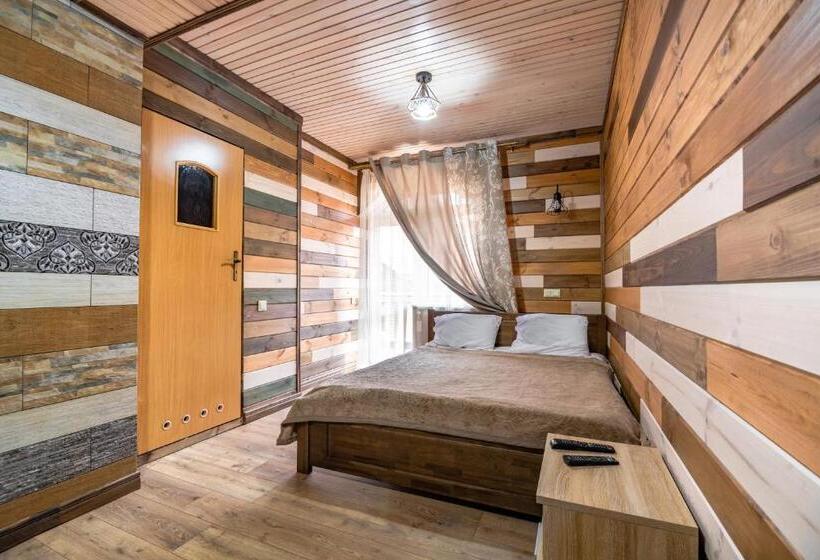 اتاق سوپریور, Familiia