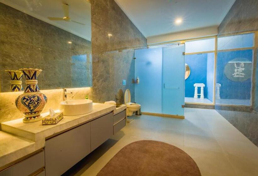 スイート, Rose Amer