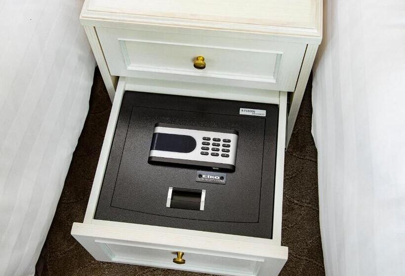 جناح, Takarazuka