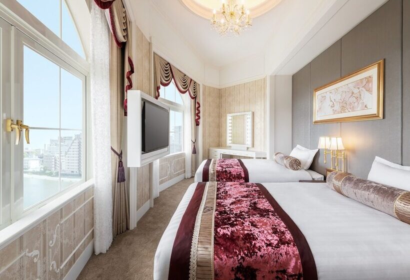 جناح, Takarazuka