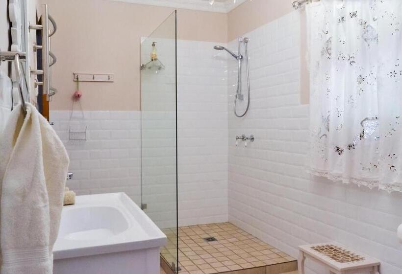 חדר סטנדרט, Aan Den Weg