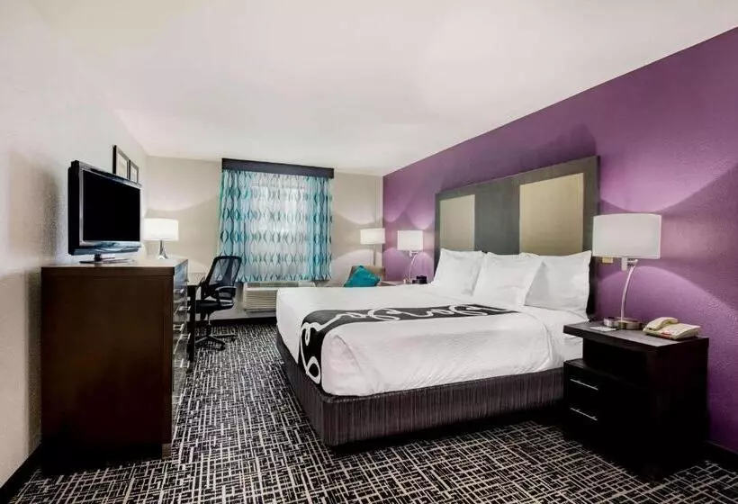 キングサイズベッドのデラックスルーム, La Quinta Inn By Wyndham West Long Branch