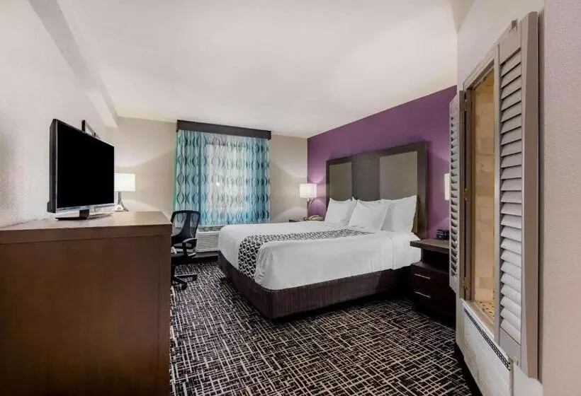 キングサイズベッドのデラックスルーム, La Quinta Inn By Wyndham West Long Branch