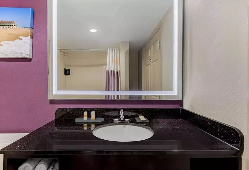 デラックスルーム, La Quinta Inn By Wyndham West Long Branch