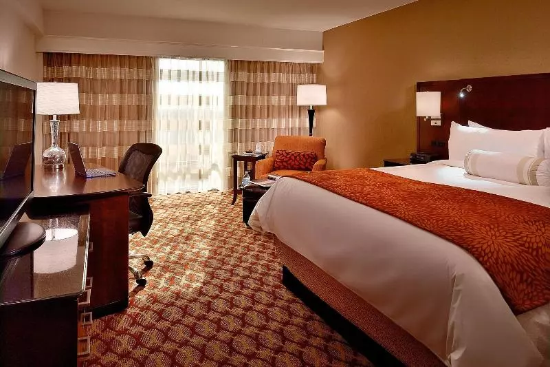 اتاق استاندارد با تخت بزرگ, Marriott Louisville East