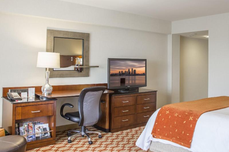 带大床的标准间, Marriott Louisville East