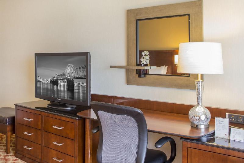 스탠다드 룸 킹사이즈 침대, Marriott Louisville East
