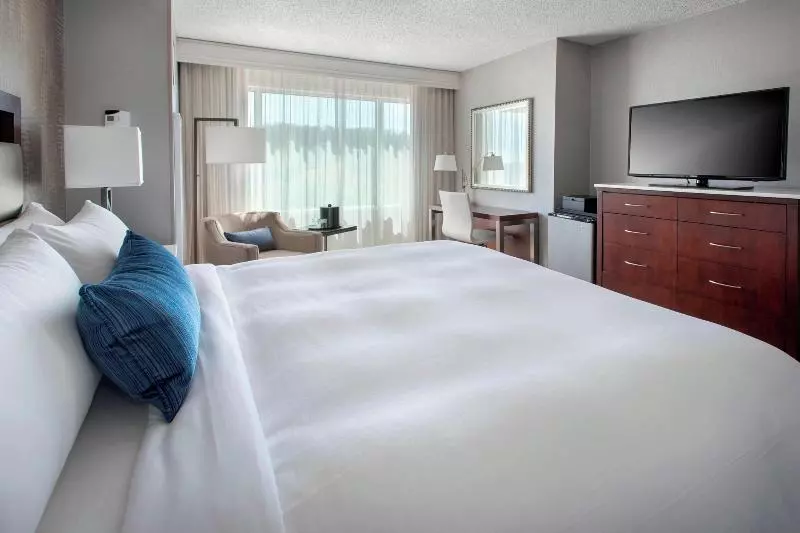 キングサイズベッドのスタンダードルーム, Marriott Philadelphia West