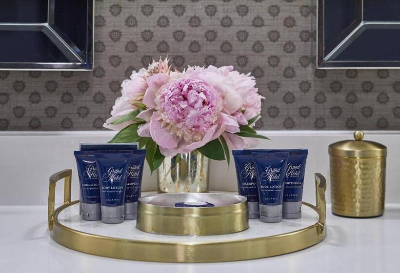 غرفة قياسية سرير ملكى, Grand Hotel Golf Resort & Spa, Autograph Collection