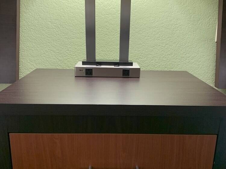 חדר סטנדרט שתי מיטות זוגיות, The Mariner Resort Cape Cod By The Red Collection