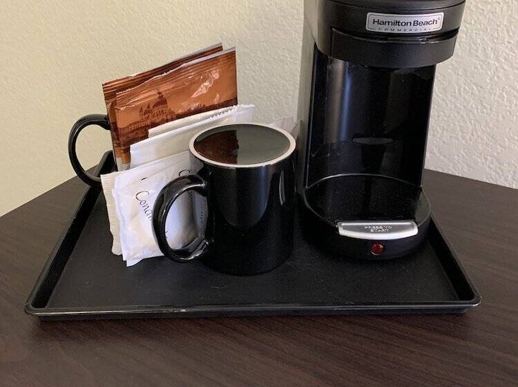 חדר סטנדרט שתי מיטות זוגיות, The Mariner Resort Cape Cod By The Red Collection