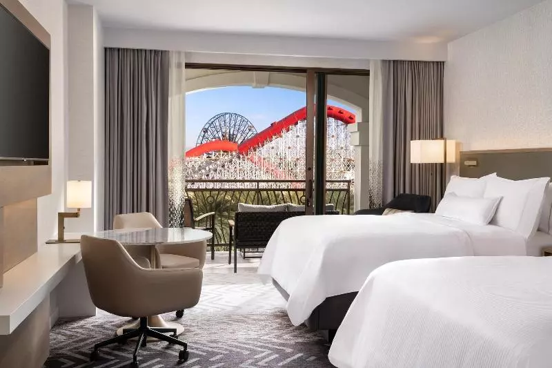 اتاق استاندارد با تخت دو نفره بزرگ برای معلولان, The Westin Anaheim Resort