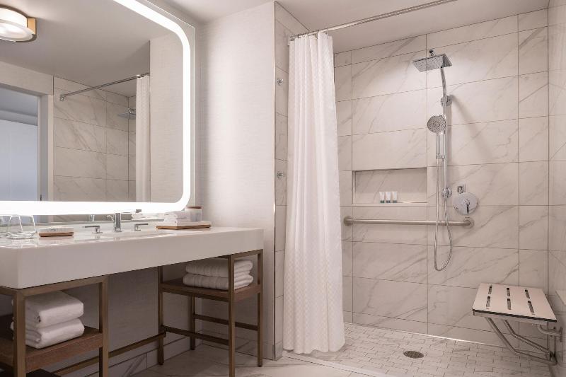 スイート, The Westin Anaheim Resort