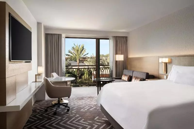 اتاق استاندارد با تخت بزرگ, The Westin Anaheim Resort