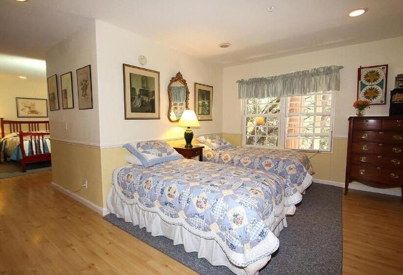 Семейный Номер, Mccaffrey House Bed And Breakfast Inn