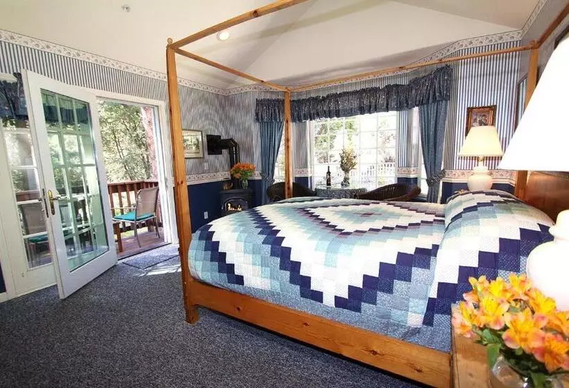 اتاق لوکس, Mccaffrey House Bed And Breakfast Inn