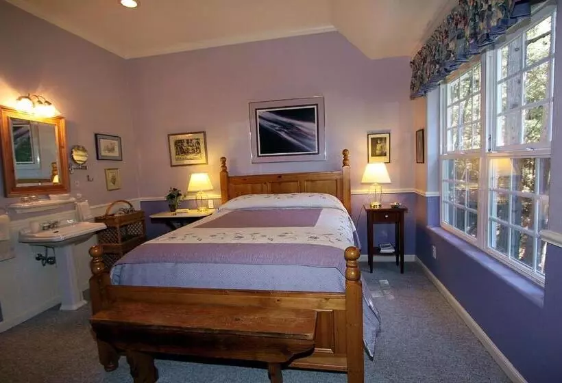 اتاق لوکس, Mccaffrey House Bed And Breakfast Inn