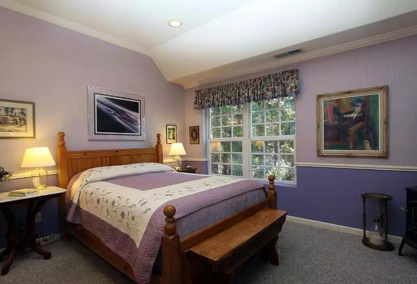 اتاق لوکس, Mccaffrey House Bed And Breakfast Inn