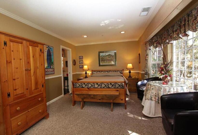 Номер Deluxe, Mccaffrey House Bed And Breakfast Inn