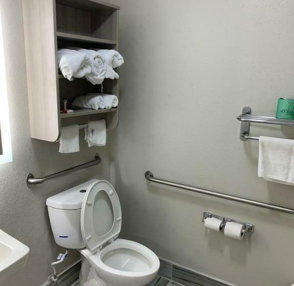 Номер Стандарт Адаптированный для Инвалидов, Microtel Inn By Wyndham Charlotte Airport