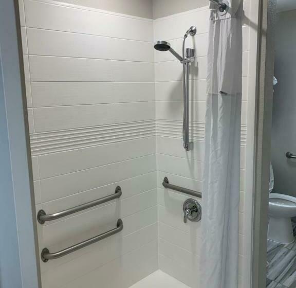 Номер Стандарт Адаптированный для Инвалидов, Microtel Inn By Wyndham Charlotte Airport
