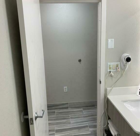 Номер Deluxe Кровать Кинг, Microtel Inn By Wyndham Charlotte Airport