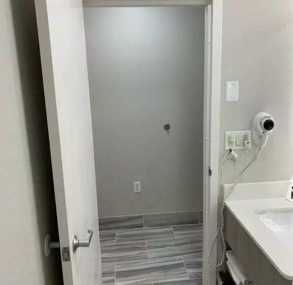 キングサイズベッドのデラックスルーム, Microtel Inn By Wyndham Charlotte Airport