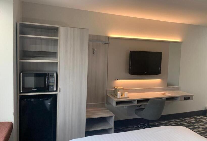 Номер Стандарт, Microtel Inn By Wyndham Charlotte Airport