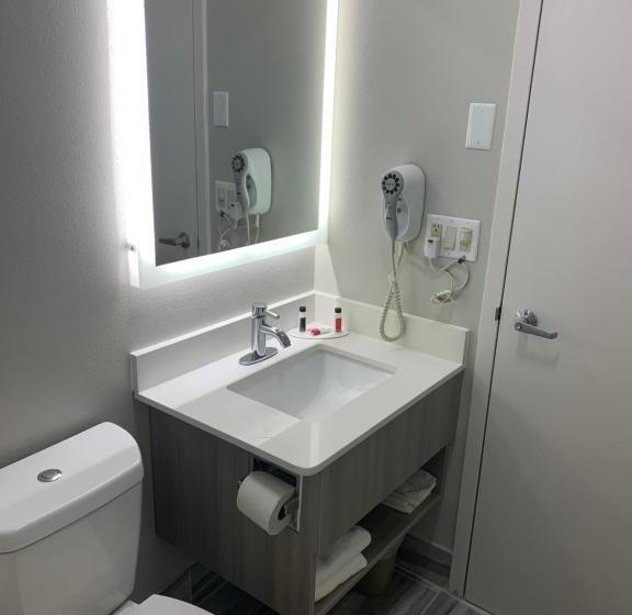 Номер Стандарт, Microtel Inn By Wyndham Charlotte Airport