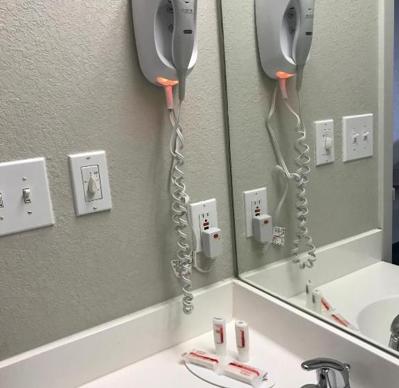 适合残疾人使用的标准间, Microtel Inn By Wyndham Louisville East