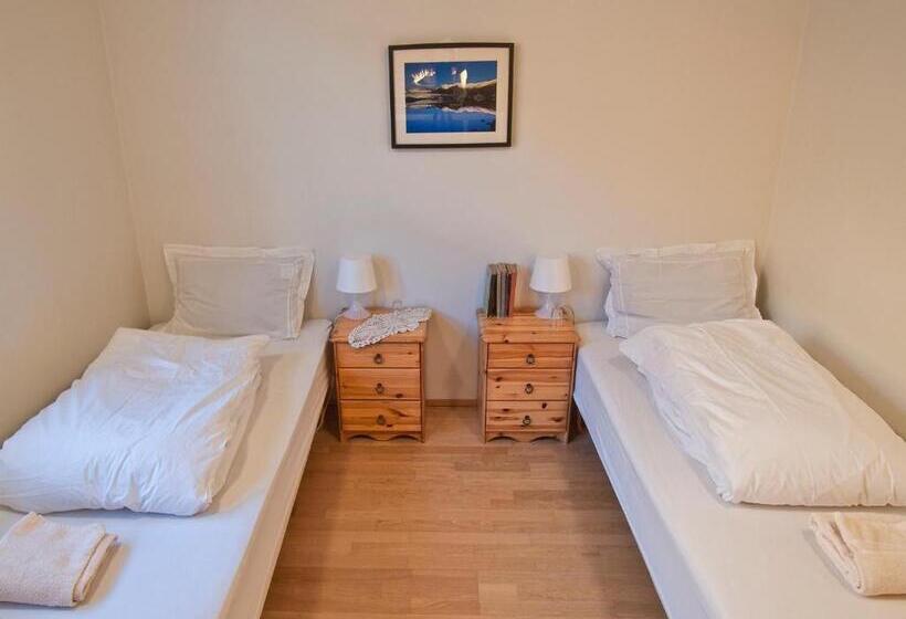 اتاق استاندارد با سرویس بهداشتی مشترک, Skyrhusid Hi Hostel
