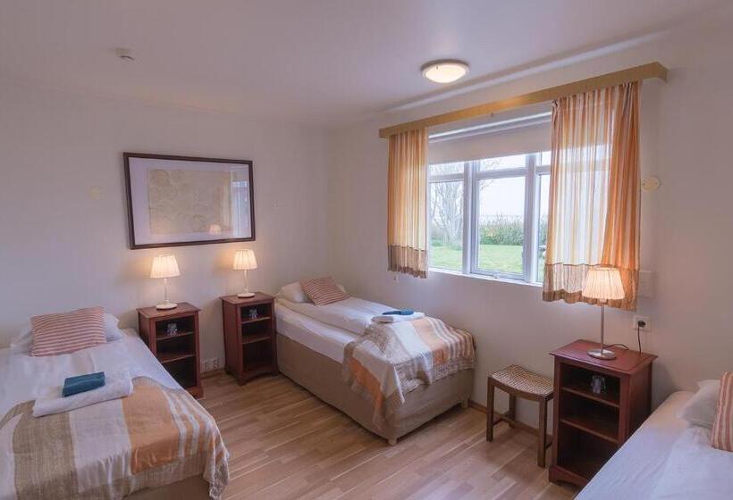 اتاق استاندارد سه تخته با سرویس بهداشتی مشترک, Skyrhusid Hi Hostel