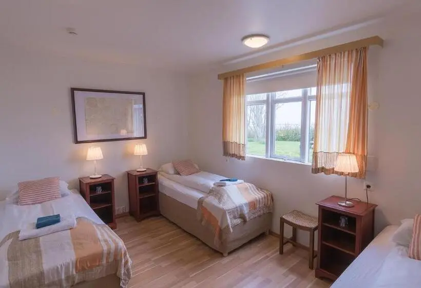 اتاق استاندارد سه تخته با سرویس بهداشتی مشترک, Skyrhusid Hi Hostel