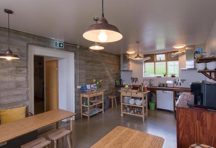 اتاق استاندارد چهارنفره با سرویس بهداشتی مشترک, Skyrhusid Hi Hostel