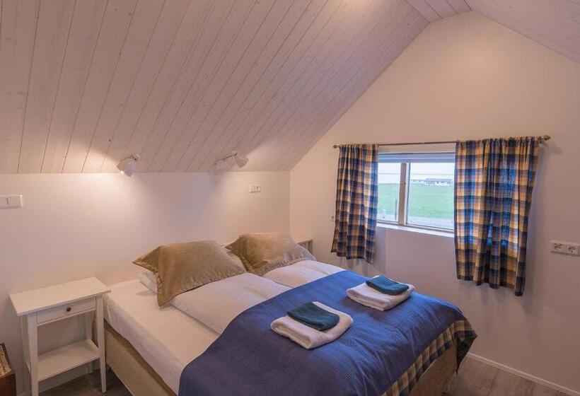 اتاق پایه با سرویس بهداشتی مشترک, Skyrhusid Hi Hostel