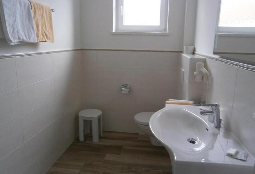 חדר משפחתי, Pension & Apartments Ertl