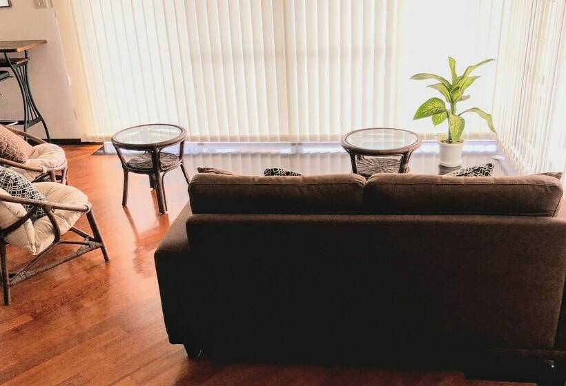 침실 1개 주택, Pontoon