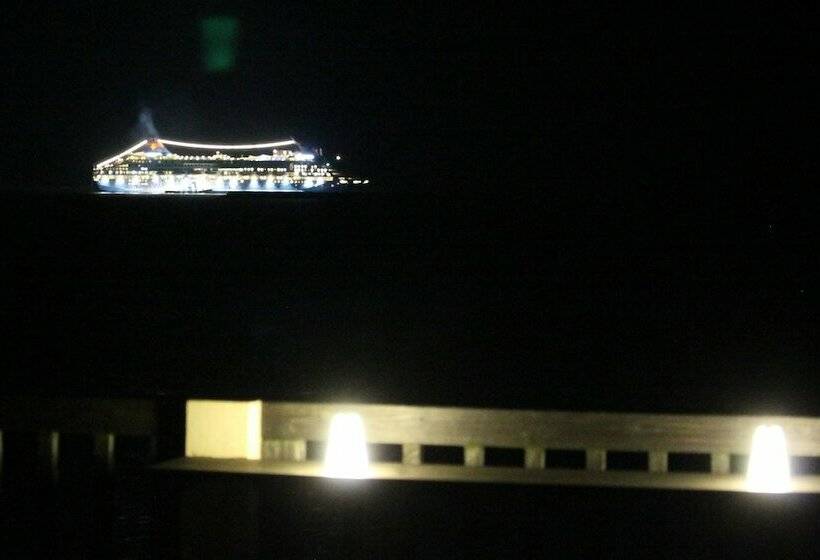Дом 1 Спальня, Pontoon