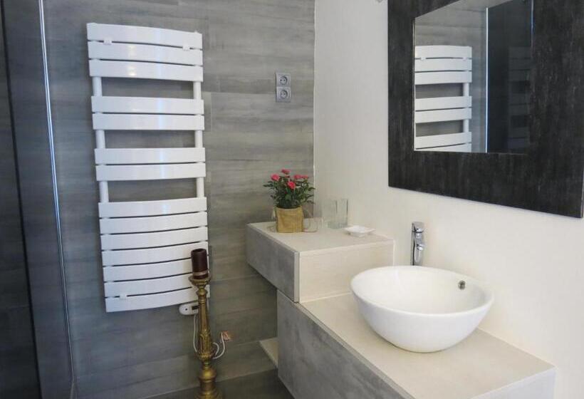Номер Стандарт Вид на Сад, Le Jardin Chambre D Hotes