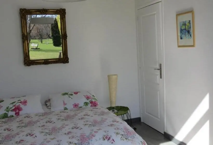 ガーデンビュースタンダードルーム, Le Jardin Chambre D Hotes