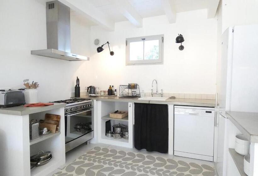 디럭스 스위트, Le Mas Des Oules