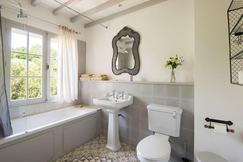 디럭스 스위트, Le Mas Des Oules